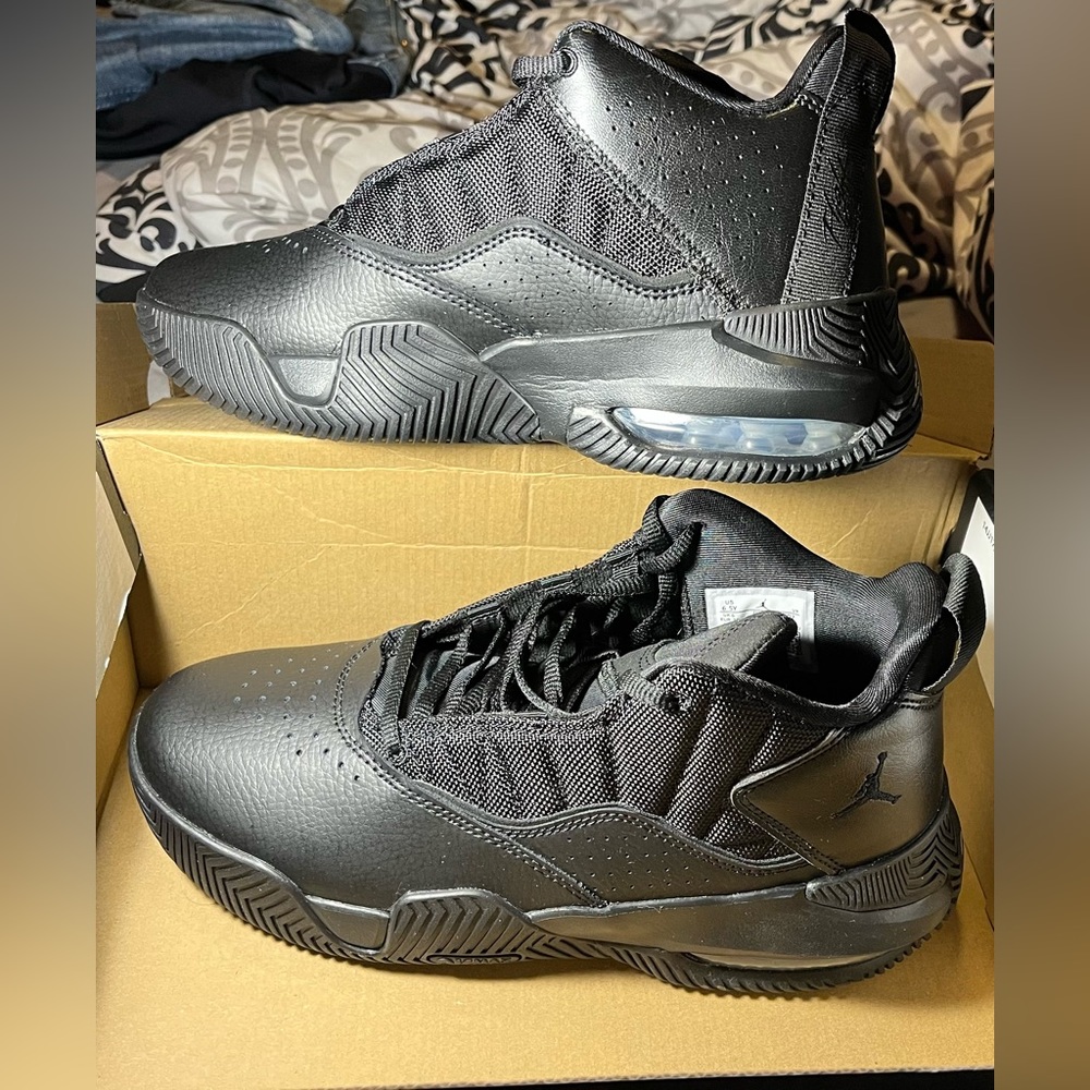 Jordan Stay Loyal- Black